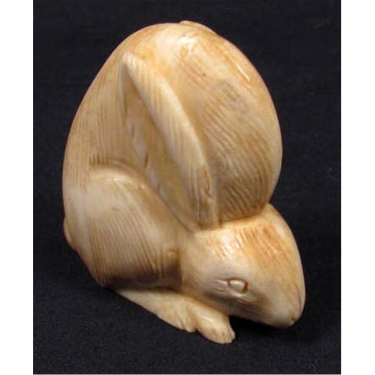 EARLY 2OTH CENTURY CARVED IVORY NETSUKE - RABBIT