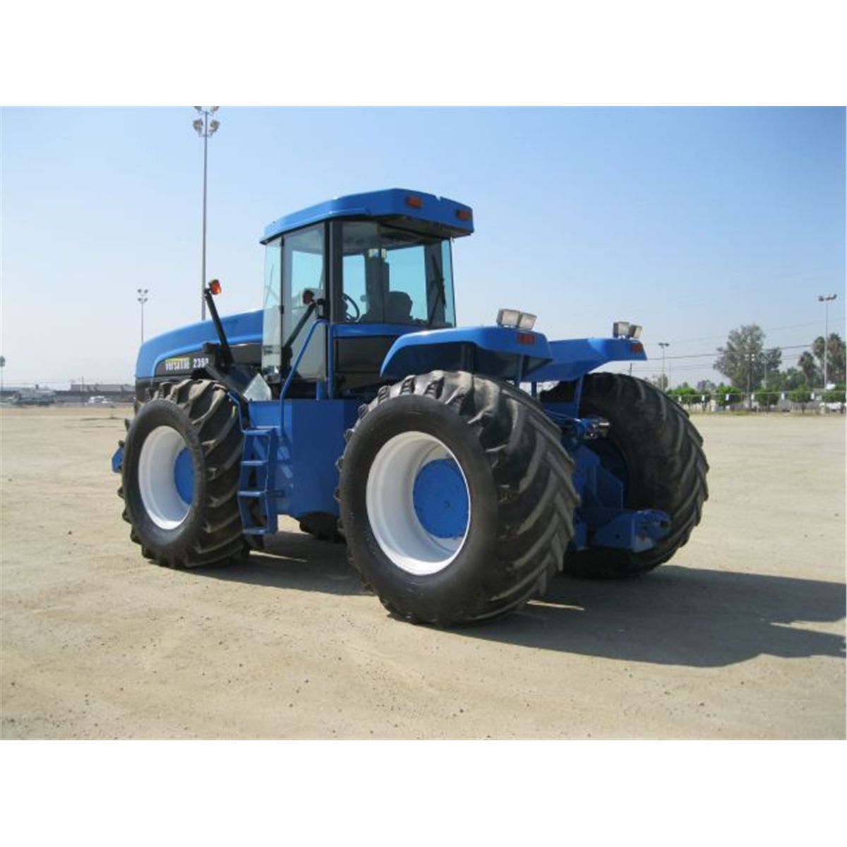 Versatile 2360 2002 Buhler Versatile 2360 4x4 Ag Tractor