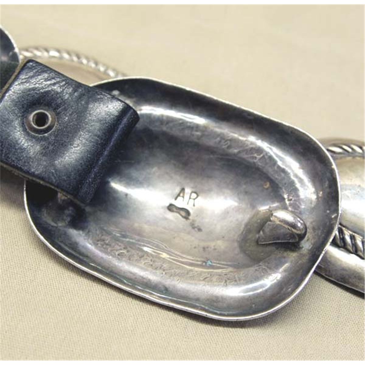 Concho Argent 1.5 Pouce Occasion Concho Vintage Argent Sterling 1,5 – Paire Gravée Selle Western, Style Mexicain Concho à Visser Concho Argent 1.5 Pouce Occasion Concho Vintage Argent Sterling 1,5 – Paire Gravée Selle Western, Style Mexicain Concho à Visser