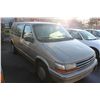 Image 2 : 1991 BROWN PLYMOUTH VOYAGER PASS VAN