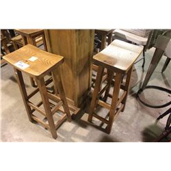 CURVED WOOD BAR STOOL