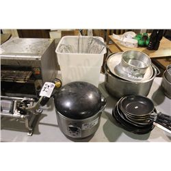 RICE COOKER & ASSORTED UTENSILS