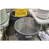 Image 1 : 2 GARBAGE CANS