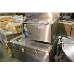 CLEVELAND STEAMER WITH KETTLE