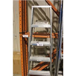 ALUMINUM A FRAME LADDER