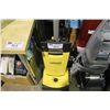Image 1 : 2 KARCHER COMERICAL VACUUMS
