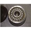 Image 3 : tin bundt cake mold with lid