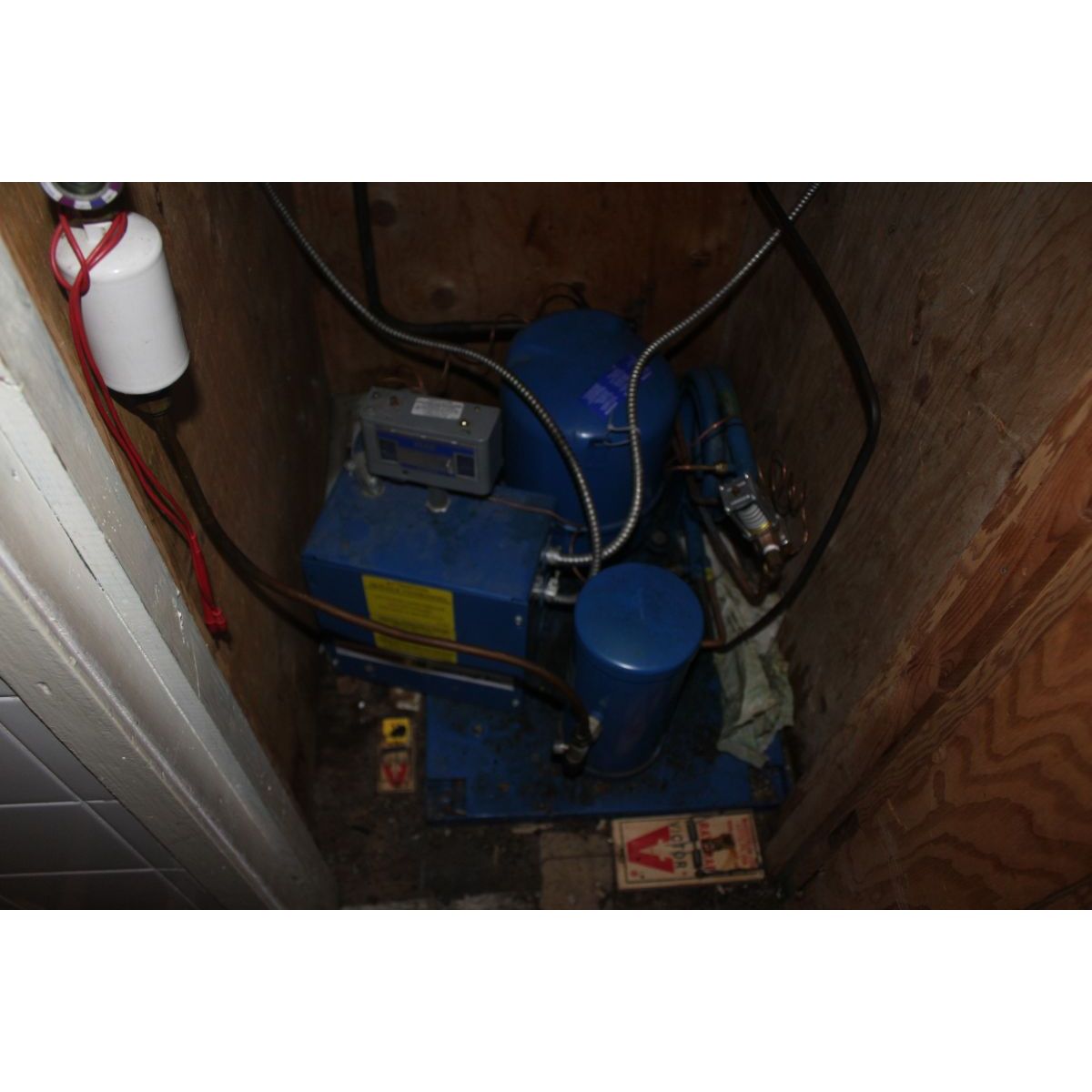 WALK IN COOLER COIL AND COMPRESSOR