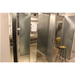 3 MIRRORED DOORS