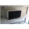 Image 1 : MICROWAVE OVEN, SHELF AND BUCKET
