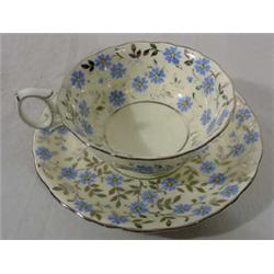 "Wedgwood" Service for 8 Porcelain Dinnerware