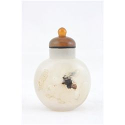 Magnificent agate snuff bottle depicting figures