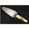 Image 1 : Scrimshaw handle cake server signed Migurnk