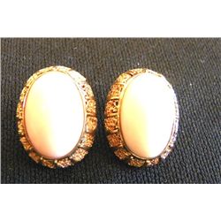 14kt yellow gold earrings with coral