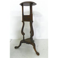 Chippendale style round pedestal