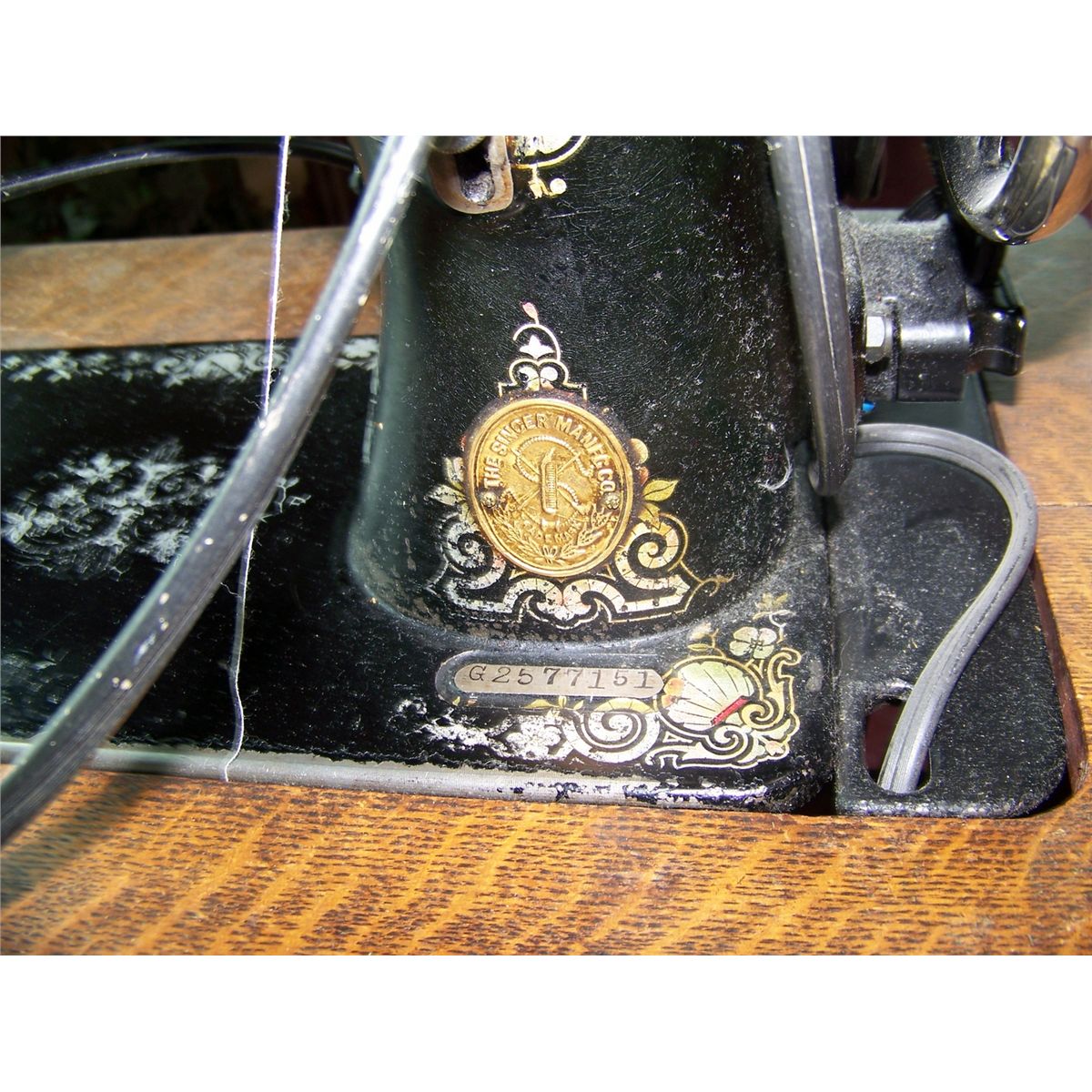 Antique Singer Sewing Machine. 1913.