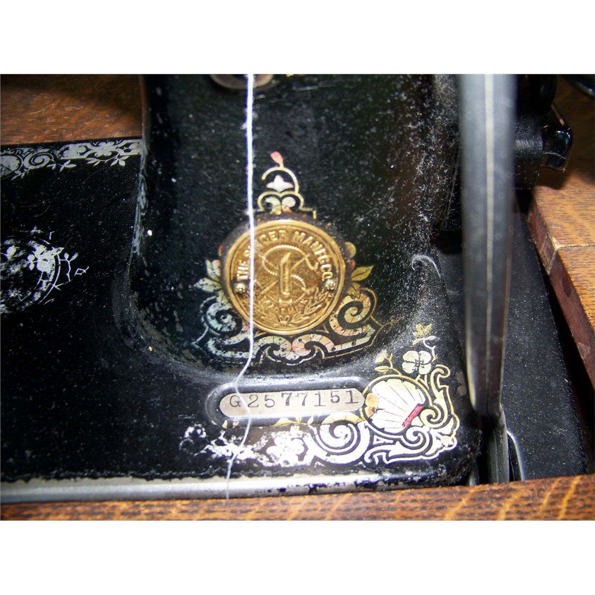 Antique Singer Sewing Machine. 1913.