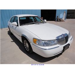 2002 - LINCOLN TOWN CAR