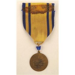 WWII AAF AIR FORCE MEDAL AND RIBBON WITH BOMBER PLANE