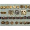 Image 2 : 43 PIECE LOT OF WWII MILITARY PINS AND INSIGNIA