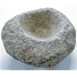 LARGE ANTIQUE NATIVE AMERICAN GRINDING STONE