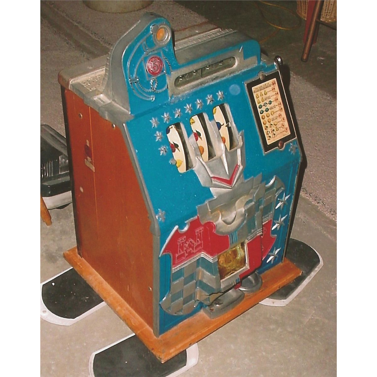 Mills vintage 5 cent slot machine, working condition, 400440, c. 1930