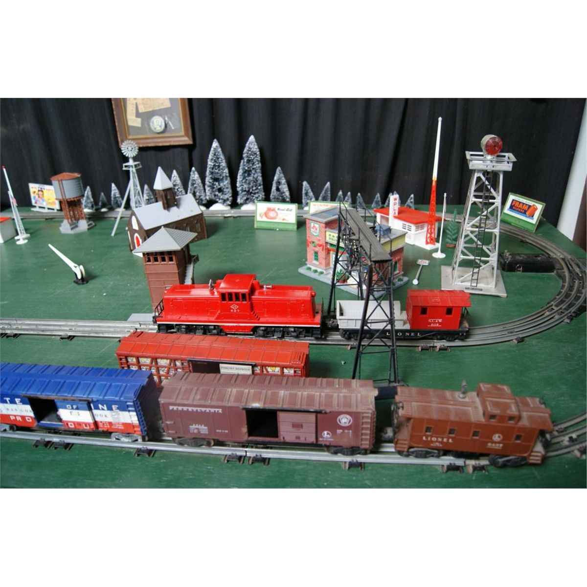 Lionel train set 1950's OG with track, table