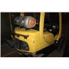 Image 2 : HYSTER FORTIS 60 5000LB 3 STAGE FORKLIFT