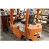 Image 2 : NISSAN NF01 4000 LB 2 STAGE FORKLIFT