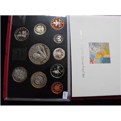 BRITAIN PRESTIGE SET WITH 5 POUND COIN PROOF