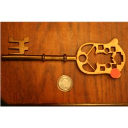 Lg. Brass Key Hanger "Key Shaped"