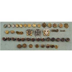 43 PIECE LOT OF WWII MILITARY PINS AND INSIGNIA