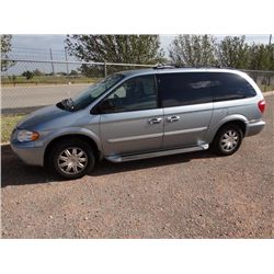 2006 CHRYSLER TOWN & COUNTRY TOURING VAN,