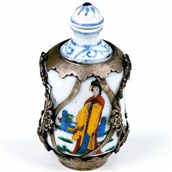 Vintage Chinese Rotating Porcelain Snuff Bottle (ANT-1421)