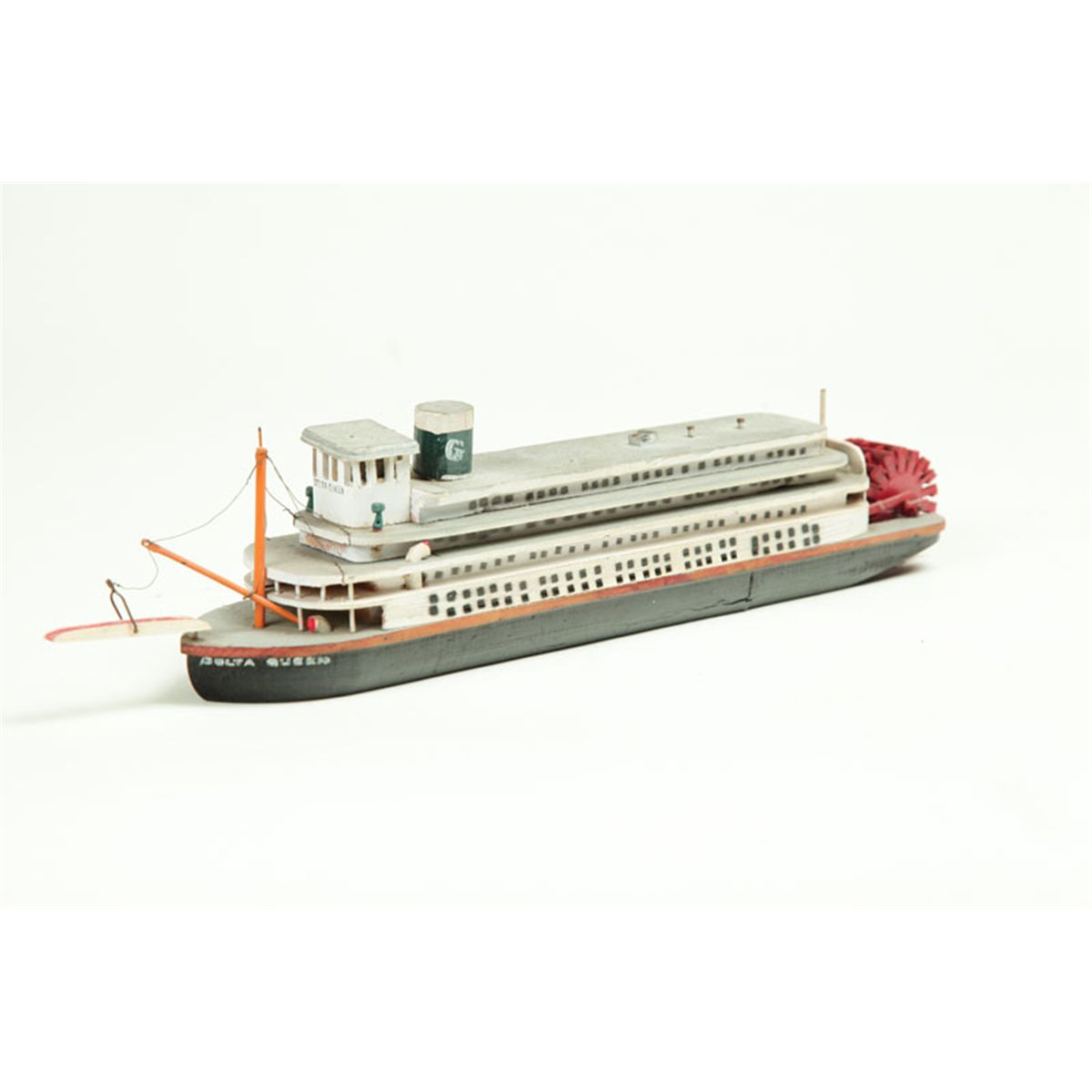 Delta Queen Model MODEL OF THE STEAMBOAT DELTA QUEEN.
