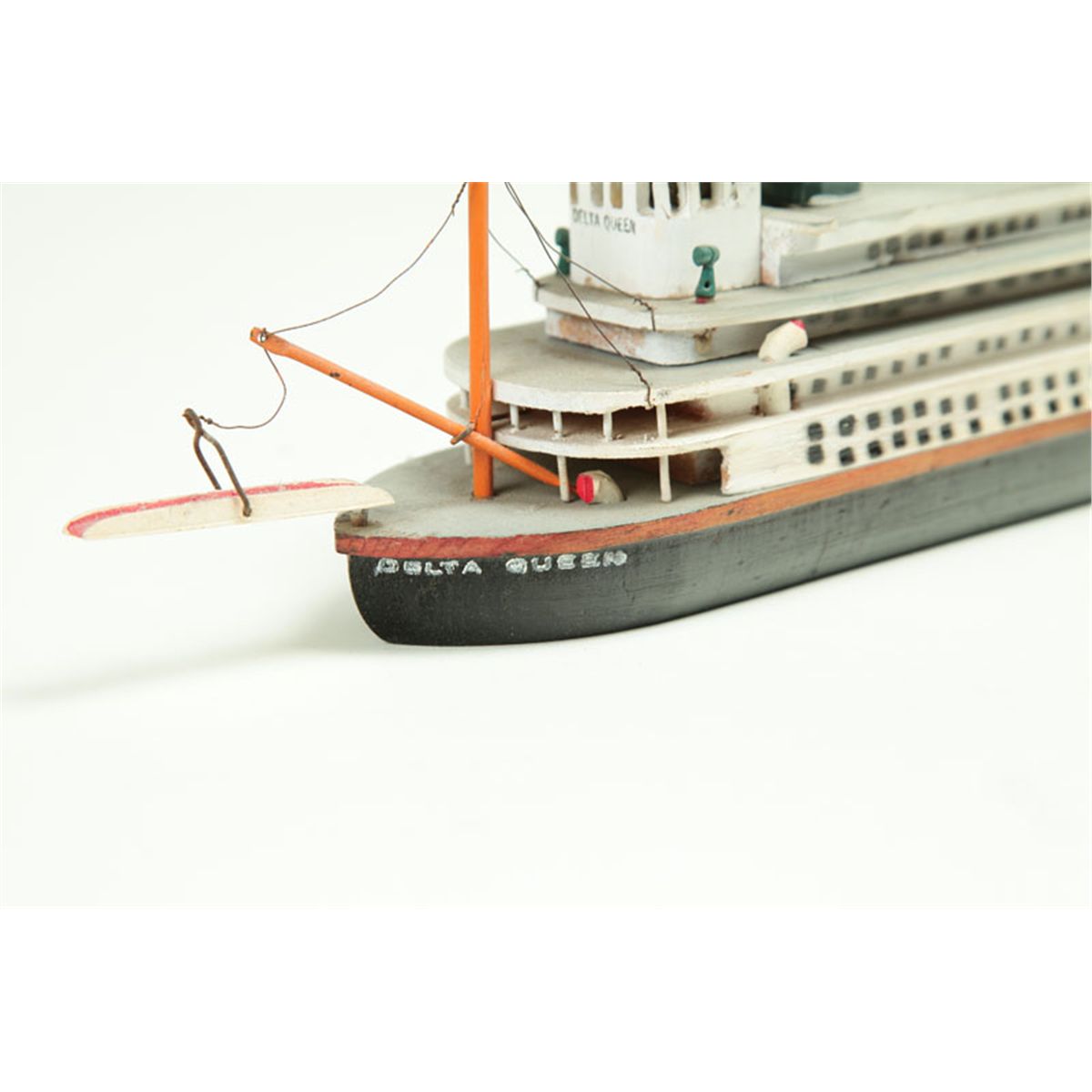 Delta Queen Model MODEL OF THE STEAMBOAT DELTA QUEEN.