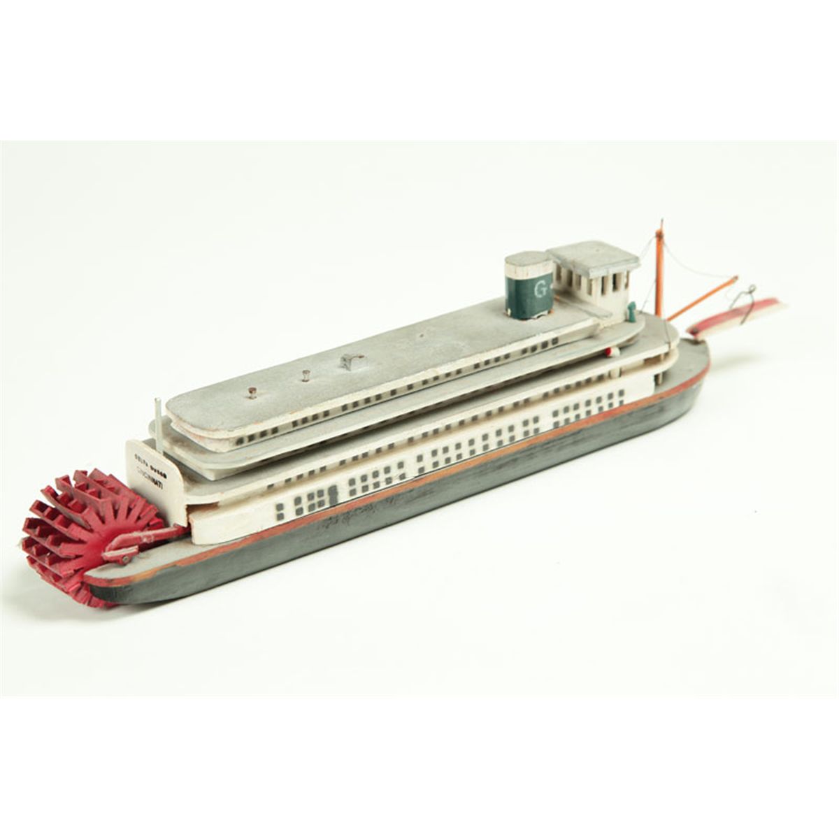 Delta Queen Model MODEL OF THE STEAMBOAT DELTA QUEEN.