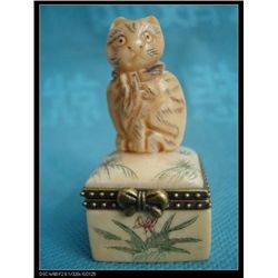 Amazing Tibet hand-carved ox bone jewelry box of a cat