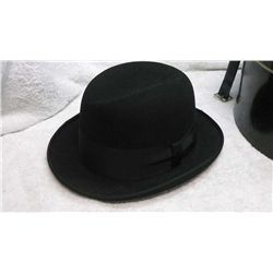 Vintage Cavanagh Fedora and Churchill hat box..  This hat is in very fine condition. It is marked sz