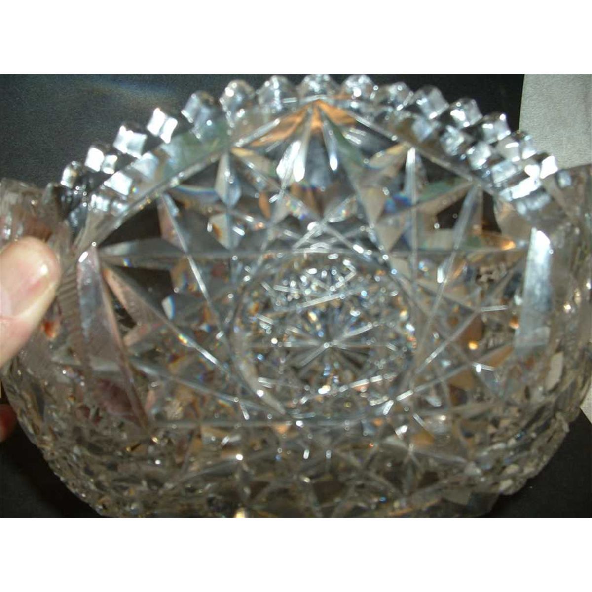 Cut glass bowl, pineapple design 9x4"