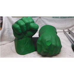2 Incredible Hulk Foam hands/ 2003 with sound .