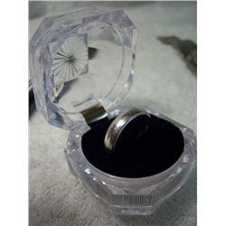 14kt White Gold Ring Size 6, 8.9 Grams .