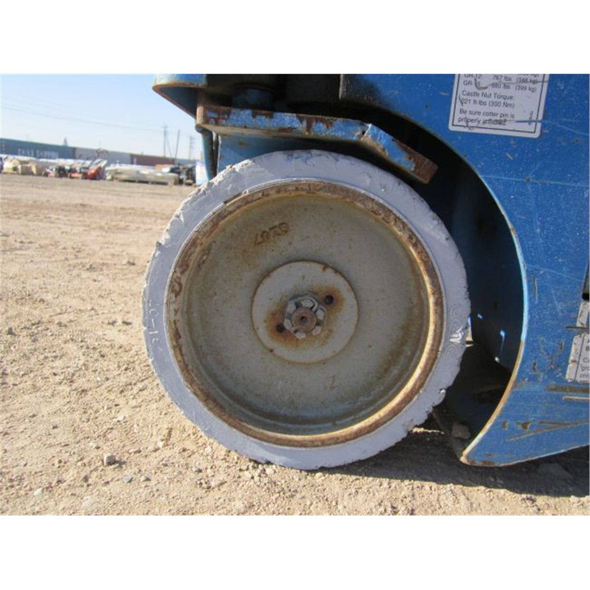 2001 Genie GR-12 Aerial Work Platform Manlift