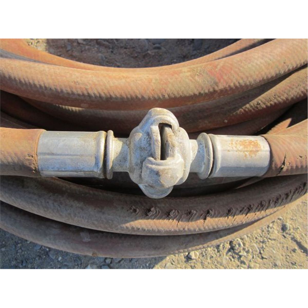 Red Air Hose w/ Twist Lock Couplers 3/4"