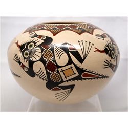 Mata Ortiz Lizard Pot by Roberto Banuelos