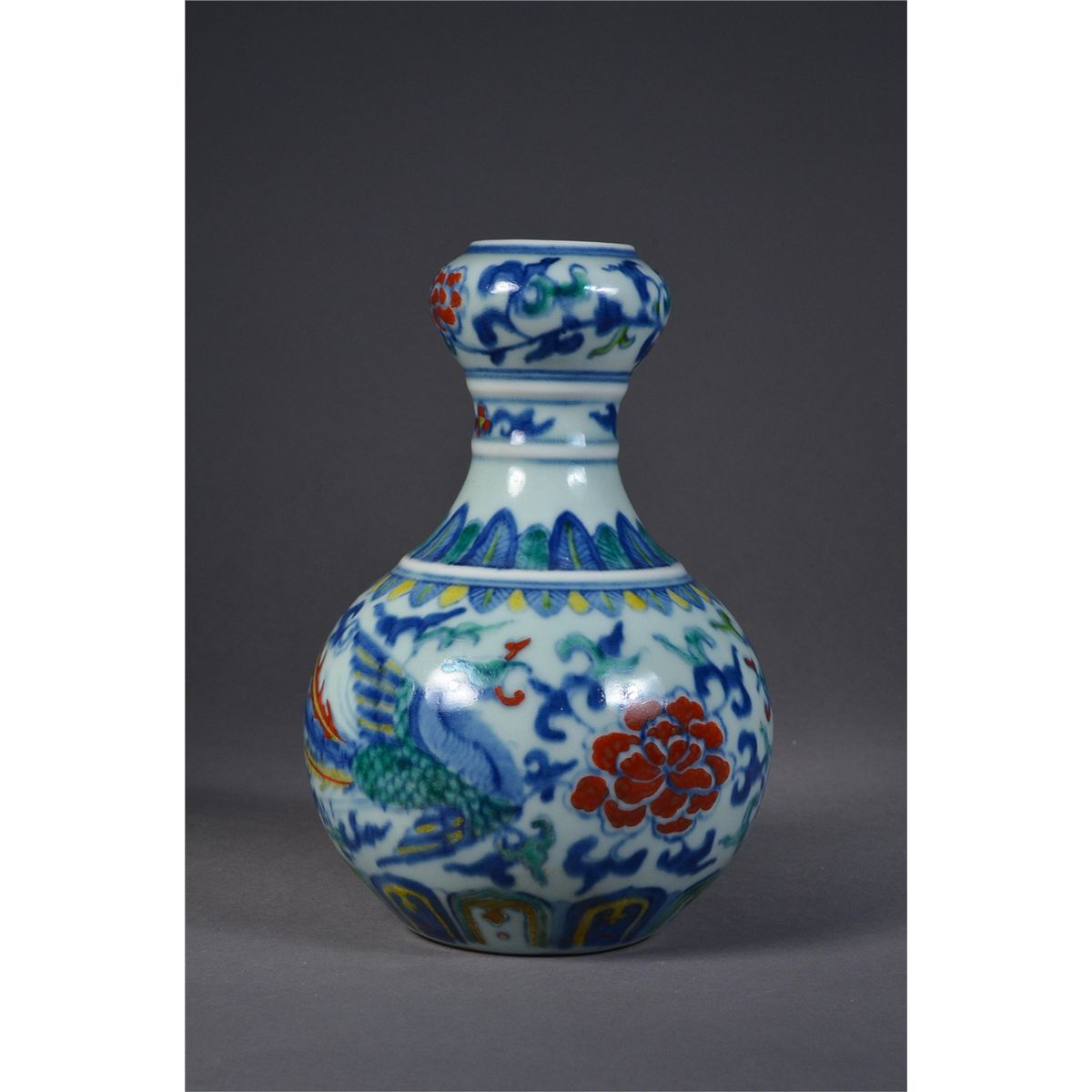 Chinese Doucai Garlic Bulb Vase Yongzheng Mark