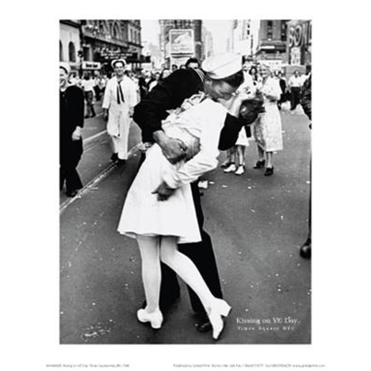Alfred Eisenstaedt Kissing On Vj Day Wwii Poster Print