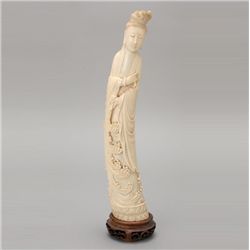 An Ivory Guanyin*, Early 20th Century