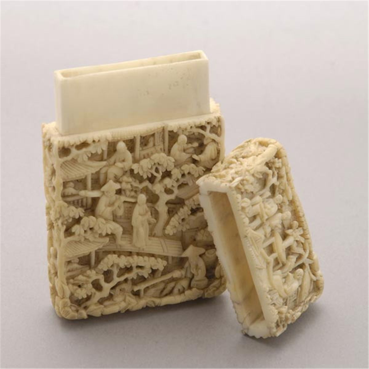 A Fine Ivory Card Case*, Late 18/19th C.