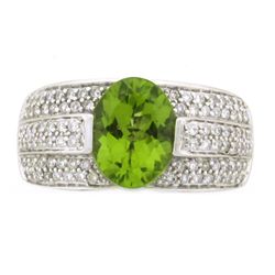 18k White Gold Ring with Diamonds and Peridot